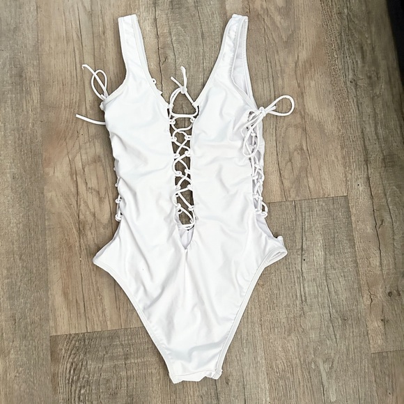 Fashion Nova white lace up one piece bikini M - Picture 6 of 6